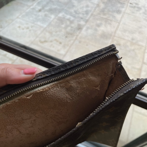 Louis Vuitton Toiletry Bag - Picture 3 of 3